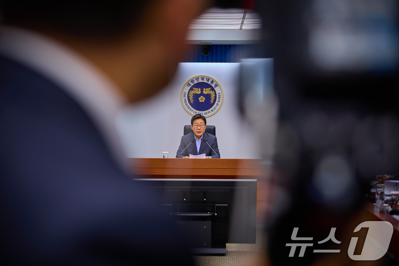 (서울=뉴스1) 허경 기자 = 이재명 대통령이 지난 10일 서울 용산 대통령실 청사에서 열린 3차 수석·보좌관 회의에서 발언하고 있다. (이재명 대통령 SNS. 재판매 및 DB 금 …