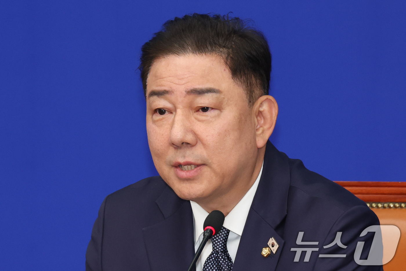 (서울=뉴스1) 안은나 기자 = 김병기 더불어민주당 대표 직무대행 겸 원내대표가 11일 서울 여의도 국회에서 열린 최고위원회의에 참석해 모두 발언을 하고 있다. 2025.7.11/ …
