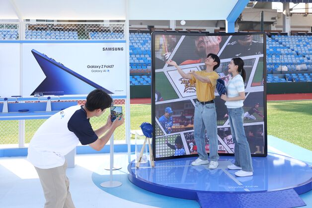 갤럭시Z 폴드7과 즐기는 KBO 올스타전…한화 이글스파크 체험존