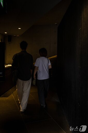 본문 이미지 - 어둠 속의 대화 입구&#40;서울관광재단 제공&#41;