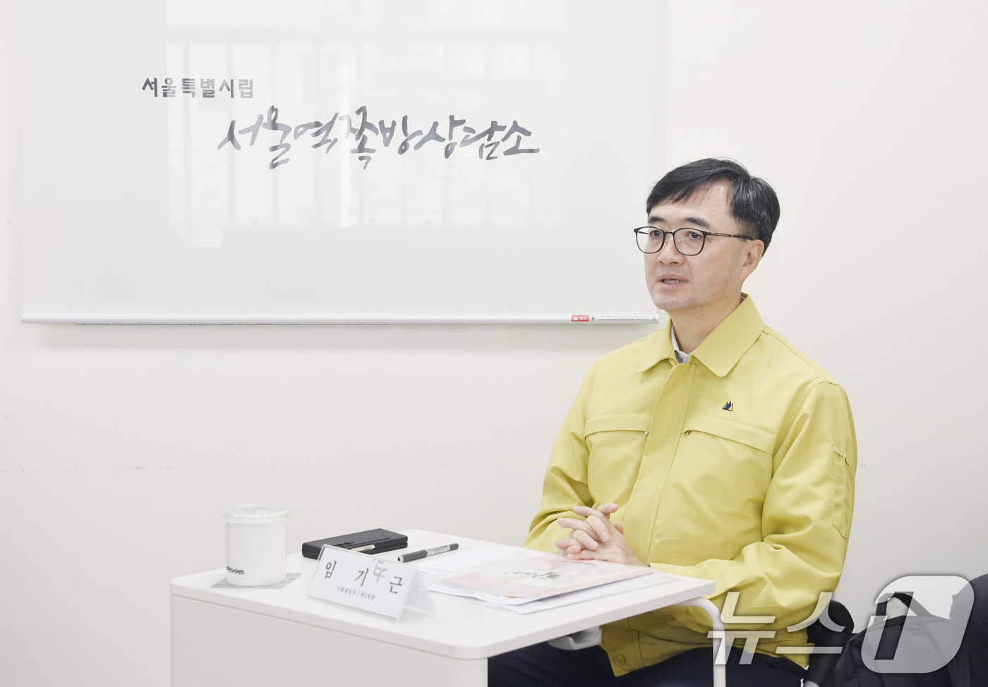 (서울=뉴스1) = 임기근 기획재정부 차관이 11일 서울 용산구 쪽방상담소를 방문해 폭염 취약계층 관련 지원사업을 점검하고 있다. (기획재정부 제공. 재판매 및 DB 금지) 202 …