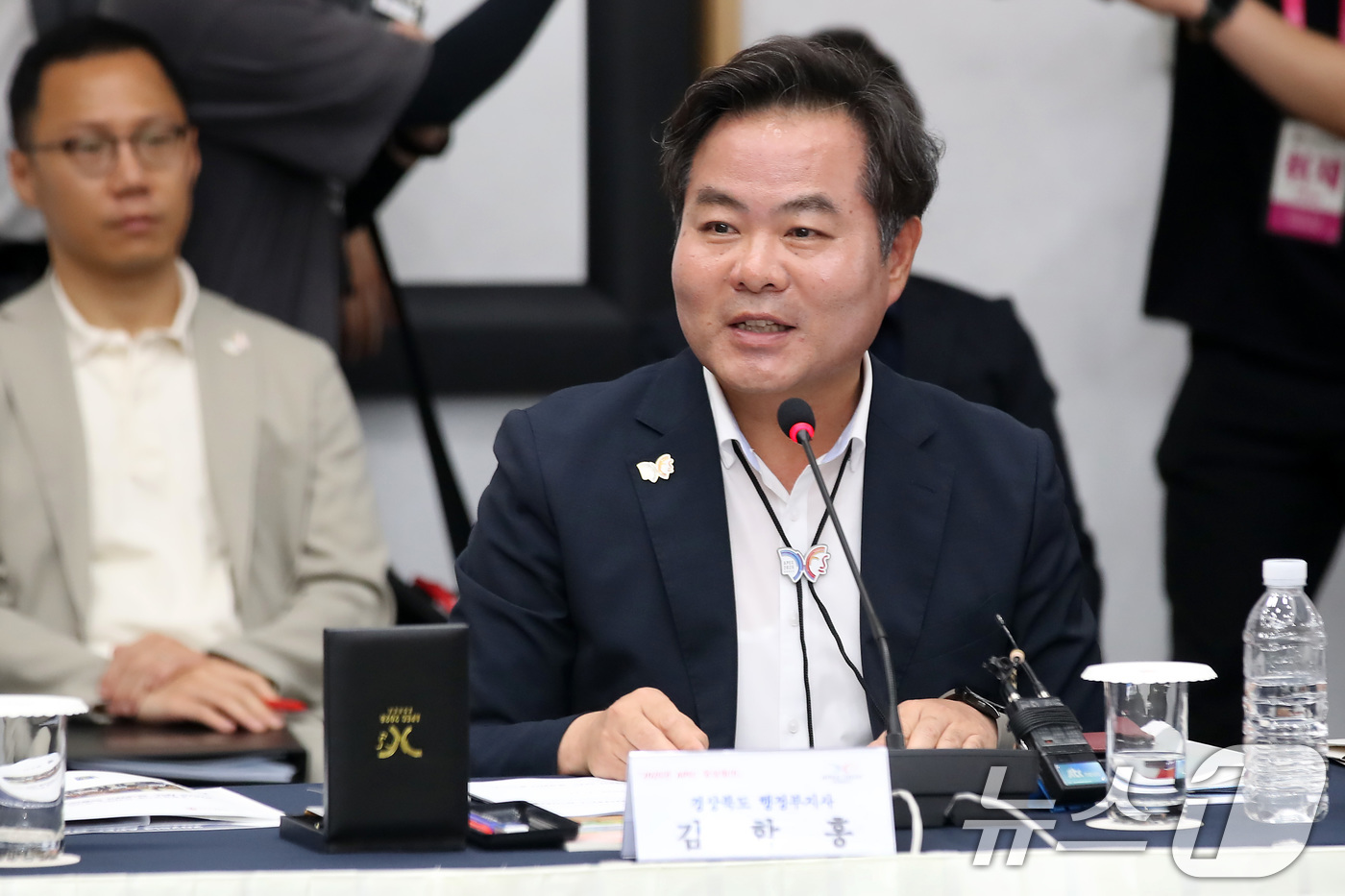 (경주=뉴스1) 공정식 기자 = 김학홍 경북도 행정부지사가 11일 오전 경북 경주화백컨벤션센터에서 열린 APEC 정상회의 준비상황 보고회에서 인사말을 하고 있다. 2025.7.11 …