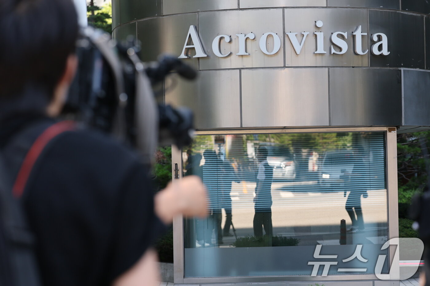 본문 이미지 - 채상병 사건 수사방해 의혹을 수사하는 이명현 순직해병 특검팀이 지난 7월 11일 수사외압 의혹의 &#39;정점&#39;으로 지목된 윤석열 전 대통령에 대한 압수수색에 나섰다. 사진은 이날 윤 전 대통령의 사저 서울 서초구 아크로비스타 모습./뉴스1 ⓒ News1 오대일 기자