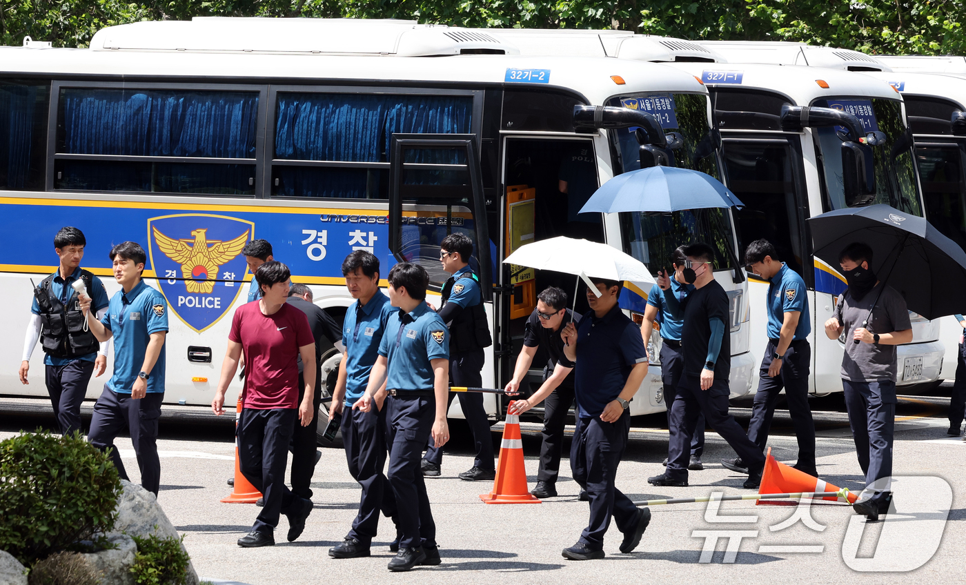 (서울=뉴스1) 황기선 기자 = 12·3 비상계엄 사태 관련 내란·외환 사건을 수사하는 내란특검팀(조은석 특별검사)이 재구속된 윤석열 전 대통령에게 출석을 요구한 11일 오전 서울 …