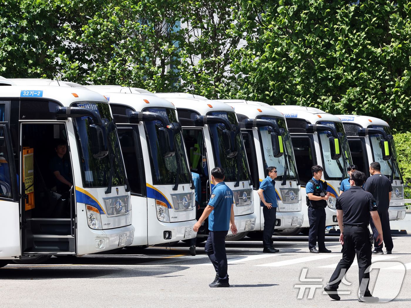 (서울=뉴스1) 황기선 기자 = 12·3 비상계엄 사태 관련 내란·외환 사건을 수사하는 내란특검팀(조은석 특별검사)이 재구속된 윤석열 전 대통령에게 출석을 요구한 11일 오전 서울 …