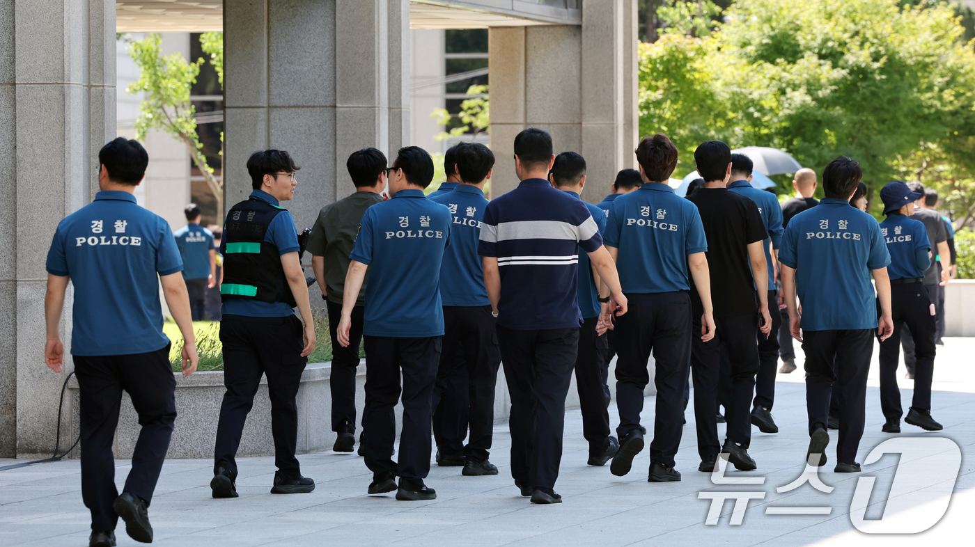 (서울=뉴스1) 황기선 기자 = 12·3 비상계엄 사태 관련 내란·외환 사건을 수사하는 내란특검팀(조은석 특별검사)이 재구속된 윤석열 전 대통령에게 출석을 요구한 11일 오전 서울 …