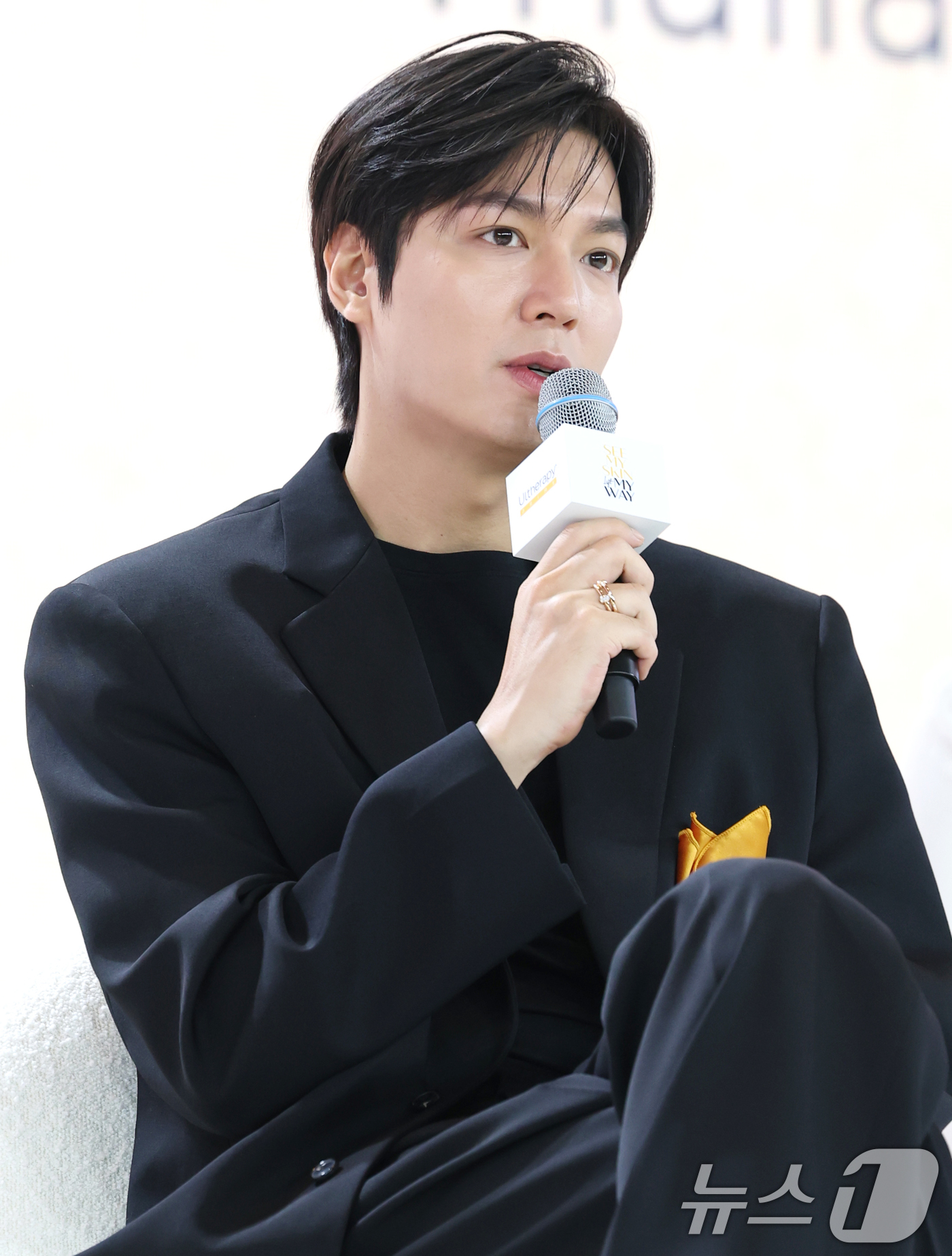 (서울=뉴스1) 권현진 기자 = 배우 이민호가 11일 서울 중구 그랜드 하얏트 서울에서 열린 멀츠 에스테틱스의 울쎄라피 프라임™ 아시아퍼시픽 앰배서더 공개 행사에 참석해 취재진 질 …