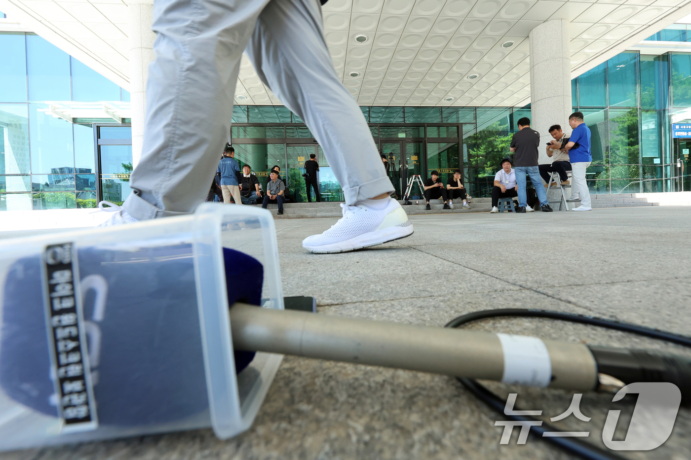 (서울=뉴스1) 황기선 기자 = 12·3 비상계엄 사태 관련 내란·외환 사건을 수사하는 내란특검팀(조은석 특별검사)이 재구속된 윤석열 전 대통령에게 출석을 요구한 11일 오후 서울 …