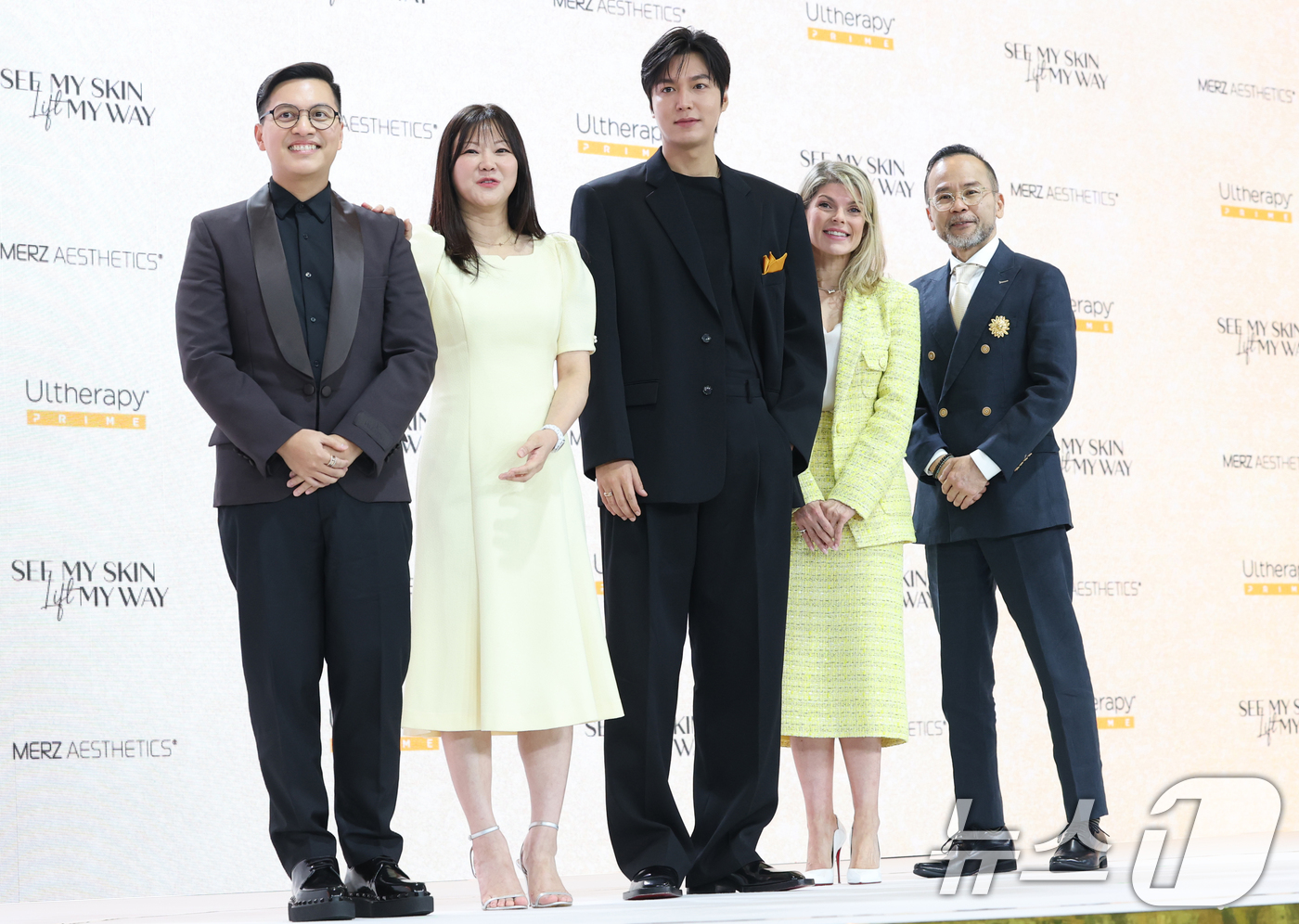 (서울=뉴스1) 권현진 기자 = 오웬 숭아(Owen Sunga) 과학·임상 서비스 수석 부사장(왼쪽부터)과 실비아 리(Sylvia Lee) 아시아퍼시픽 및 중국 지역 총괄 마케팅 …