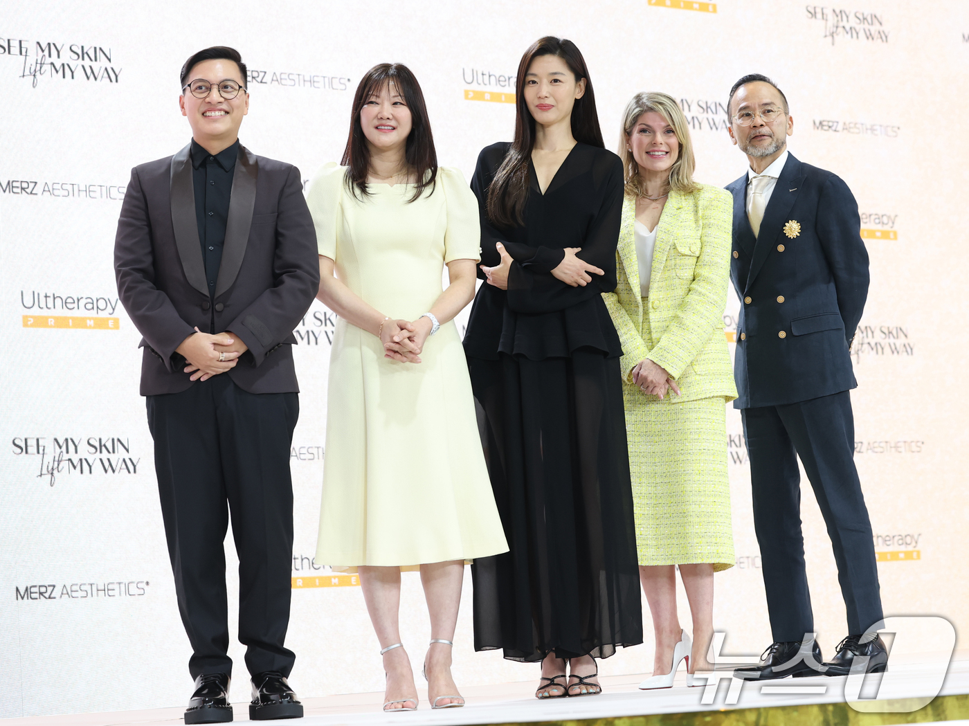 (서울=뉴스1) 권현진 기자 = 오웬 숭아(Owen Sunga) 과학·임상 서비스 수석 부사장(왼쪽부터)과 실비아 리(Sylvia Lee) 아시아퍼시픽 및 중국 지역 총괄 마케팅 …