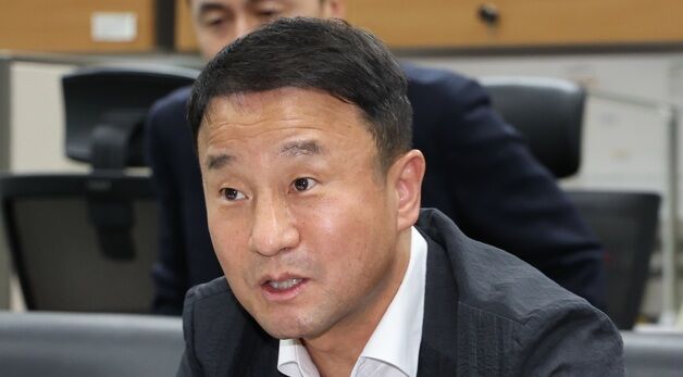 질의에 답변하는 한병도