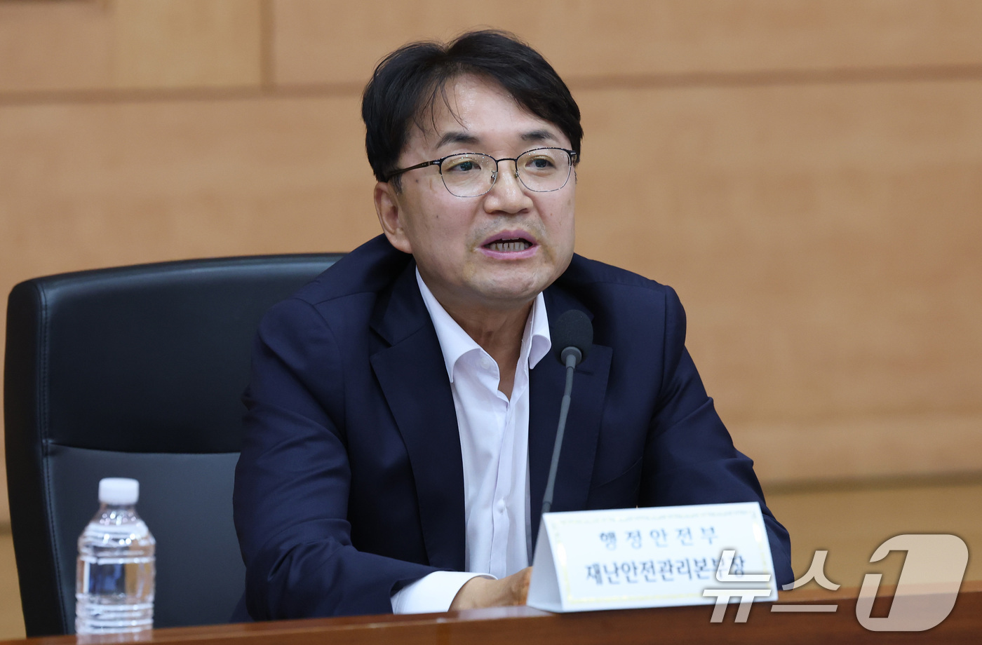 (서울=뉴스1) 임세영 기자 = 김광용 행정안전부 재난안전관리본부장이 11일 오후 서울 종로구 정부서울청사 별관 국제회의장에서 열린 폭염대책 관계기관·전문가 합동토론회에서 발언을 …
