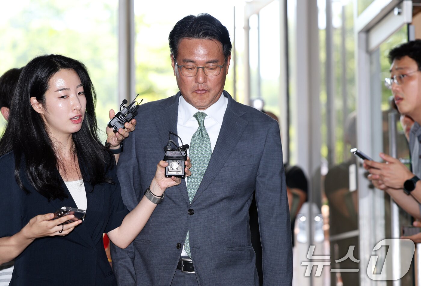 본문 이미지 - 직권남용 권리행사 방해 혐의를 받는 김태효 국가안보실 1차장이 11일 오후 서울 서초구 순직해병 특검 사무실에서 피의자 신분으로 조사를 받기 위해 출석하고 있다. 2025.7.11/뉴스1 ⓒ News1 오대일 기자