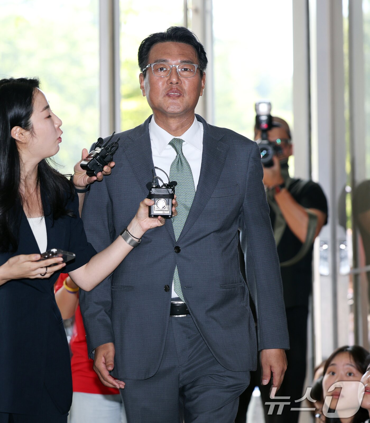 본문 이미지 - 직권남용 권리행사 방해 혐의를 받는 김태효 국가안보실 1차장이 11일 오후 서울 서초구 순직해병 특검 사무실에서 피의자 신분으로 조사를 받기 위해 출석하고 있다. 2025.7.11/뉴스1 ⓒ News1 오대일 기자