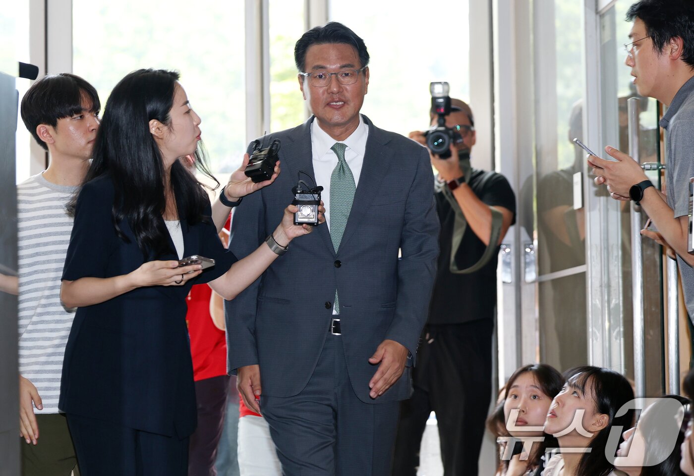 본문 이미지 - 직권남용 권리행사 방해 혐의를 받는 김태효 국가안보실 1차장이 11일 오후 서울 서초구 순직해병 특검 사무실에서 피의자 신분으로 조사를 받기 위해 출석하고 있다. 2025.7.11/뉴스1 ⓒ News1 오대일 기자