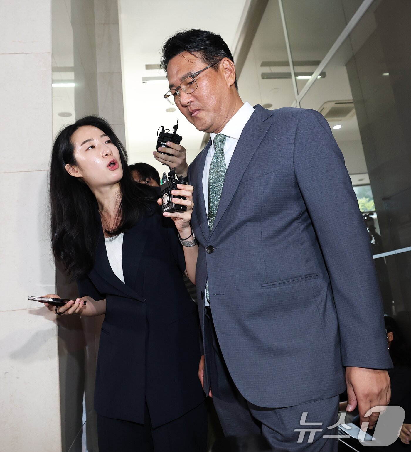 본문 이미지 - 직권남용 권리행사 방해 혐의를 받는 김태효 국가안보실 1차장이 11일 오후 서울 서초구 순직해병 특검 사무실에서 피의자 신분으로 조사를 받기 위해 출석하고 있다. 2025.7.11/뉴스1 ⓒ News1 오대일 기자