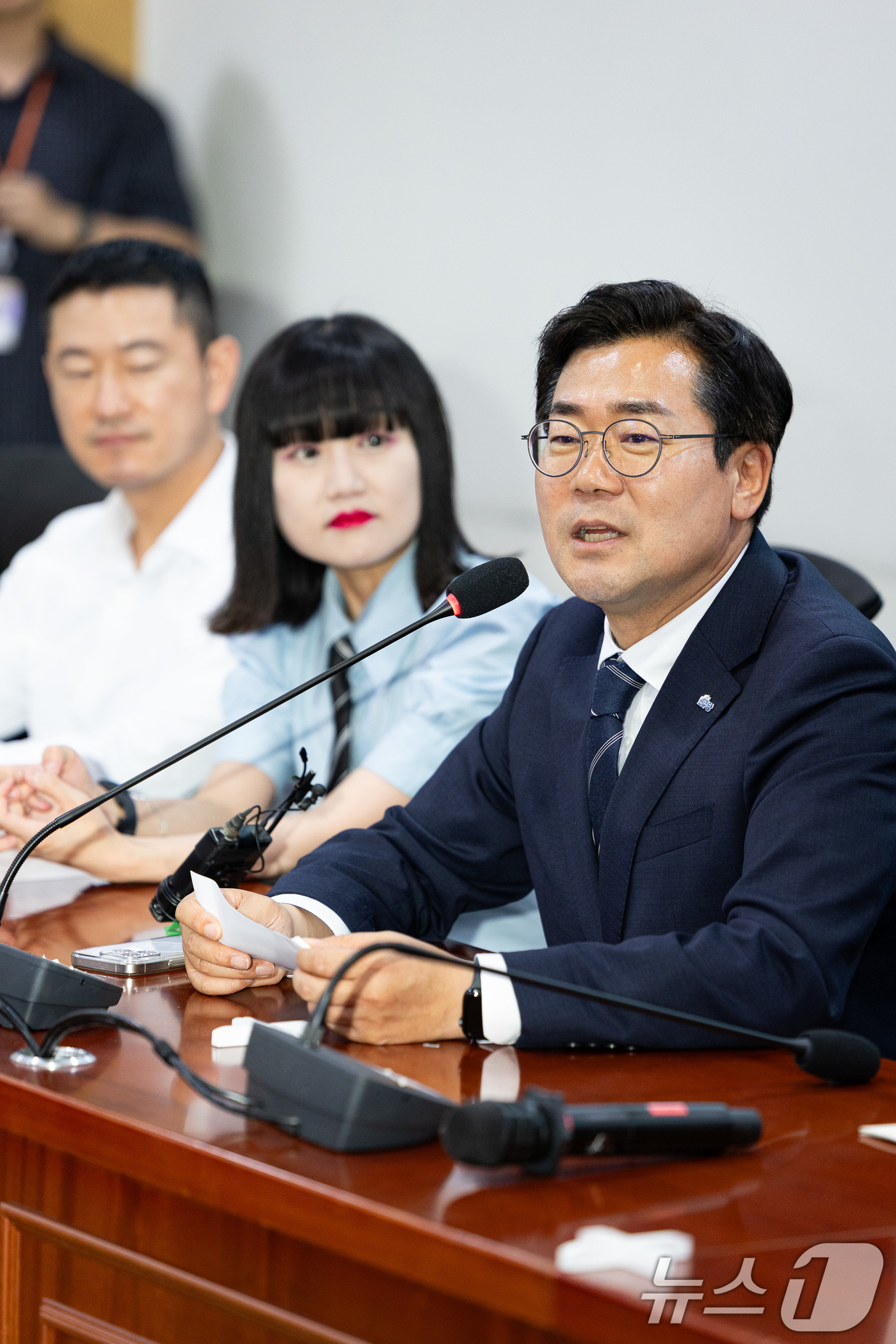 (서울=뉴스1) 유승관 기자 = 박찬대 더불어민주당 당대표 후보가 11일 서울 여의도 국회 의원회관에서 열린 서울•경기•인천 청년당원들과의 간담회에서 모두 발언을 하고 있다. 20 …