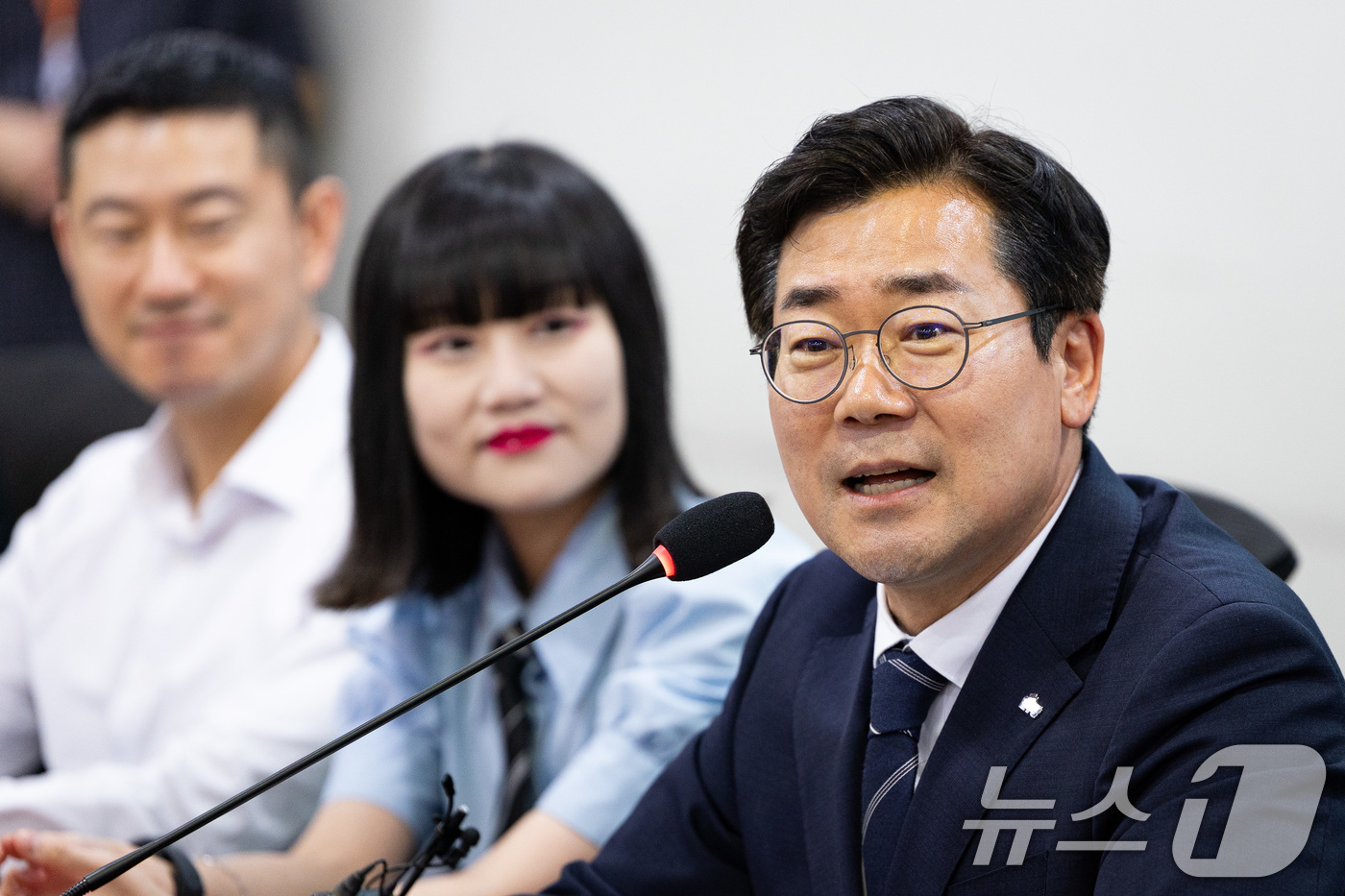 (서울=뉴스1) 유승관 기자 = 박찬대 더불어민주당 당대표 후보가 11일 서울 여의도 국회 의원회관에서 열린 서울•경기•인천 청년당원들과의 간담회에서 모두 발언을 하고 있다. 20 …