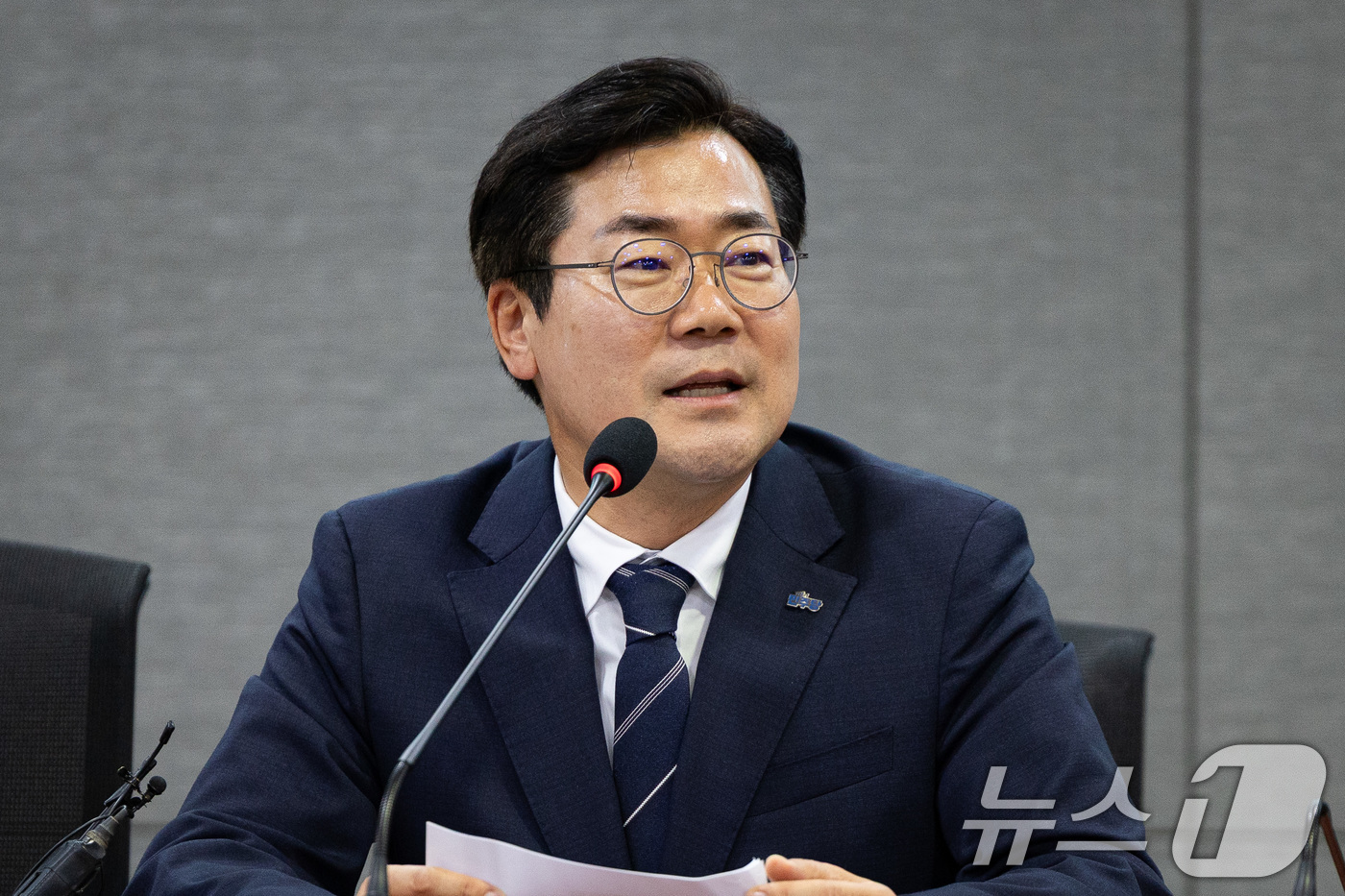 (서울=뉴스1) 유승관 기자 = 박찬대 더불어민주당 당대표 후보가 11일 서울 여의도 국회 의원회관에서 열린 서울•경기•인천 청년당원들과의 간담회에서 모두 발언을 하고 있다. 20 …