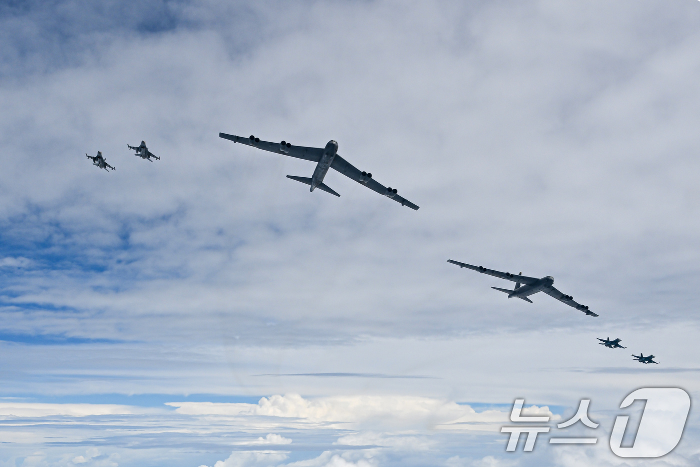 (서울=뉴스1) = 국방부는 11일 제주도 남방 공해상에서 한·미·일 3국이 연합 공중훈련을 실시했다고 밝혔다. (국방부 제공. 재판매 및 DB 금지) 2025.7.11/뉴스1