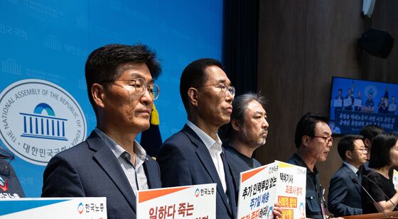 폭염 속 택배노동자 위한 대책 마련 촉구 기자회견