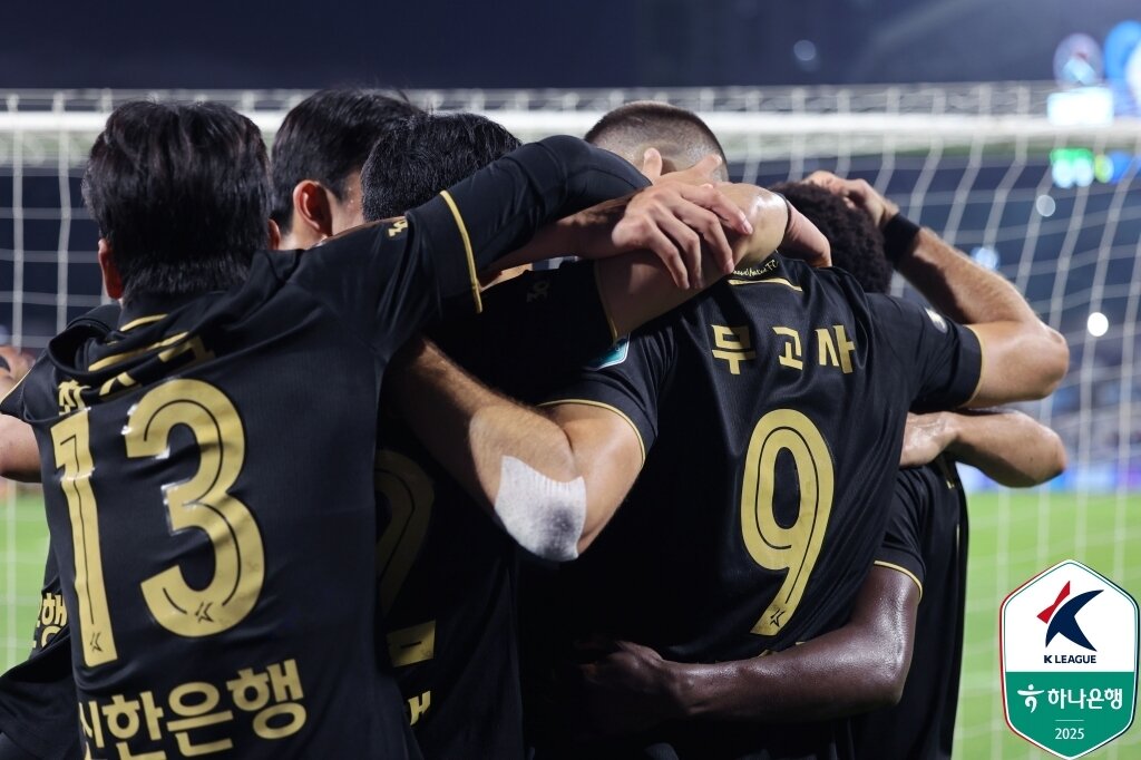 본문 이미지 - 시즌을 치르면서 위기는 반드시 찾아온다. 그 시기를 얼마나 빠르게 잘 통과하느냐가 중요하다. (인천유나이티드 제공)