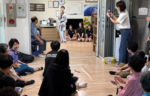 증평중학교 4-H동아리, 직접 가꾼 채소 경로당에 전달