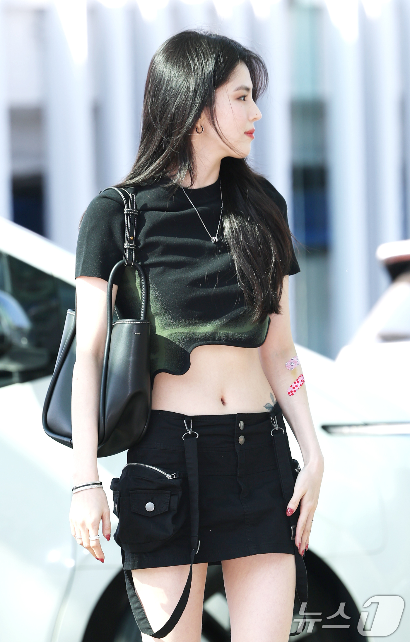 (인천공항=뉴스1) 권현진 기자 = 배우 한소희가 팬미팅을 위해 11일 오후 인천국제공항을 통해 태국 방콕으로 출국하고 있다.  2025.7.11/뉴스1