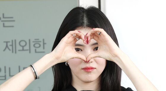 한소희, 예쁘게 핀 여름 꽃