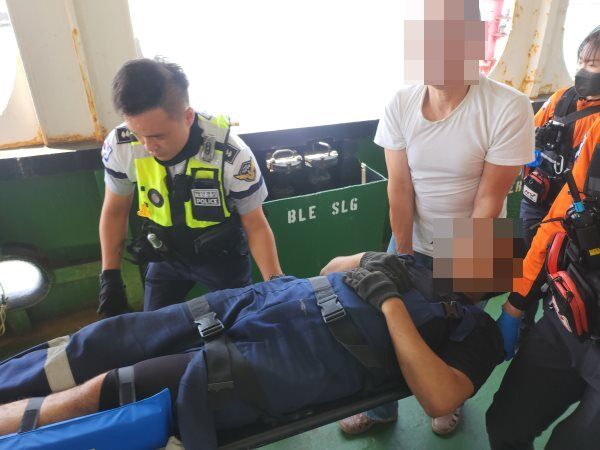 포항 신항서 출항하던 화물선 외국인 선원 부상…병원 이송