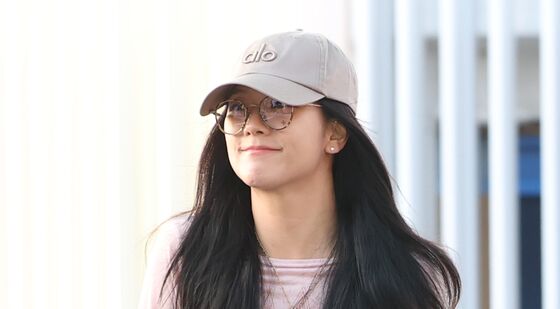 지수, 귀요미 출국