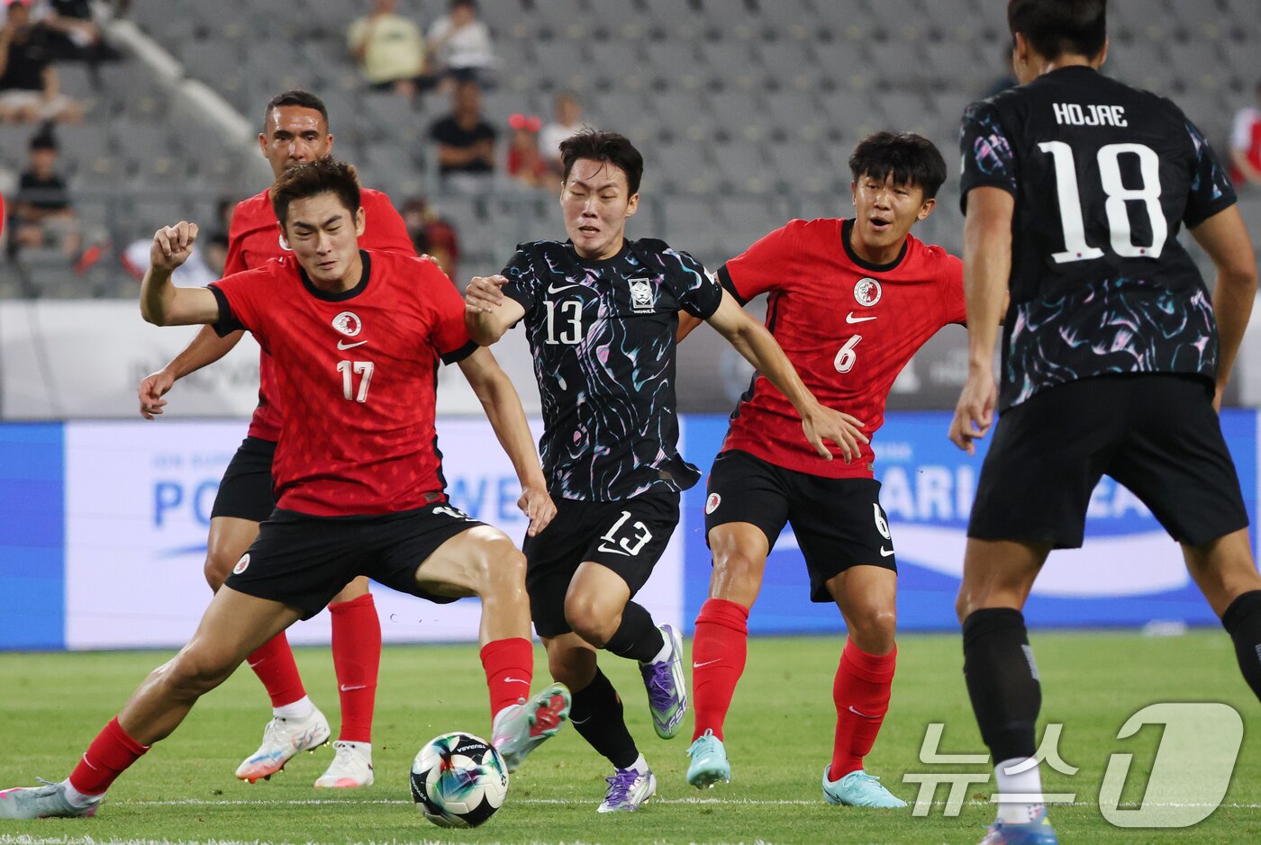 본문 이미지 - 강상윤이 11일 오후 경기 용인시 처인구 용인미르스타디움에서 열린 2025 동아시아축구연맹&#40;EAFF&#41; E-1 챔피언십 남자부 대한민국과 홍콩의 경기에서 돌파를 시도하고 있다. 2025.7.11/뉴스1 ⓒ News1 김영운 기자