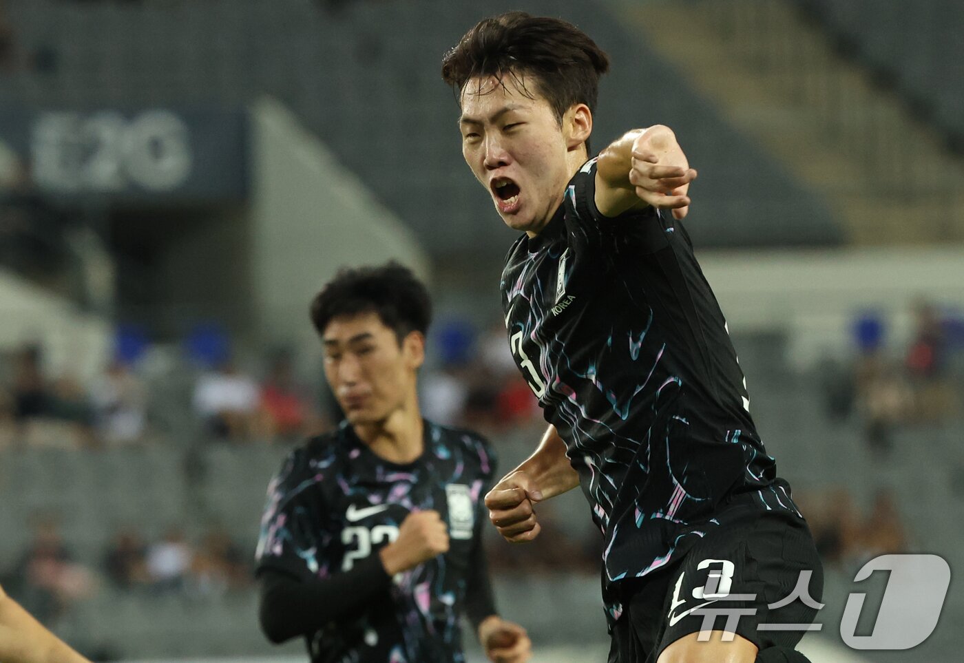 본문 이미지 - 강상윤이 11일 오후 경기 용인시 처인구 용인미르스타디움에서 열린 2025 동아시아축구연맹&#40;EAFF&#41; E-1 챔피언십 남자부 대한민국과 홍콩의 경기에서 득점한 뒤 기뻐하고 있다. 2025.7.11/뉴스1 ⓒ News1 김영운 기자