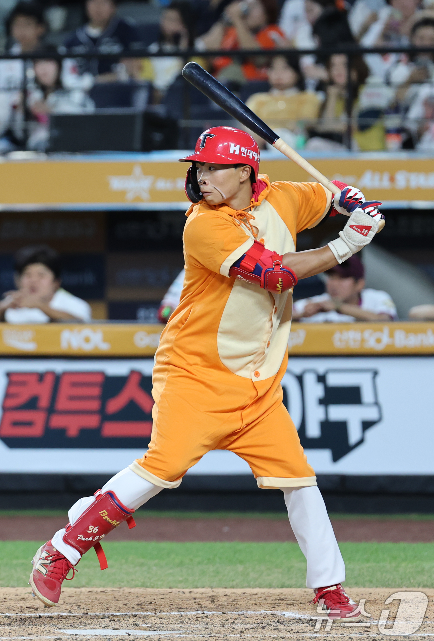 (대전=뉴스1) 김기태 기자 = 11일 대전 한화생명볼파크에서 열린 KBO 퓨처스 올스타전에서 남부올스타 박재현이 퍼포먼스를 선보이고 있다. 2025.7.11/뉴스1