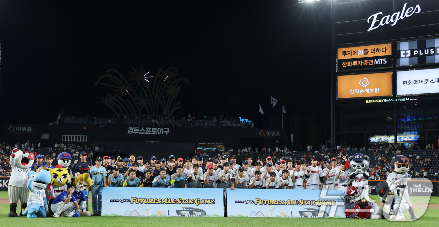 (대전=뉴스1) 김기태 기자 = 11일 대전 한화생명볼파크에서 열린 KBO 퓨처스 올스타전에서 선수들이 기념촬영 하고 있다. 2025.7.11/뉴스1