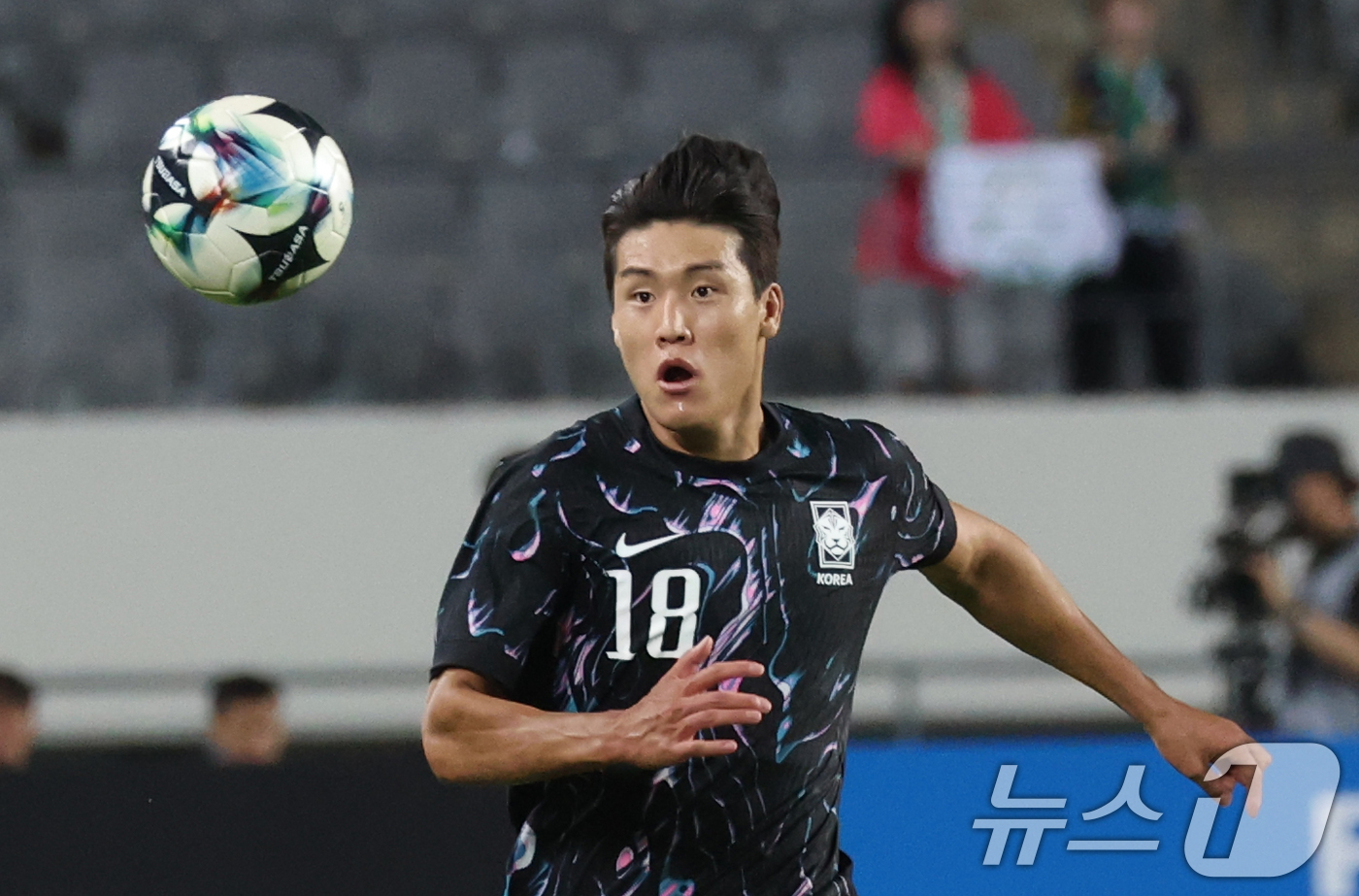 (용인=뉴스1) 김영운 기자 = 이호재가 11일 오후 경기 용인시 처인구 용인미르스타디움에서 열린 2025 동아시아축구연맹(EAFF) E-1 챔피언십 남자부 대한민국과 홍콩의 경기 …