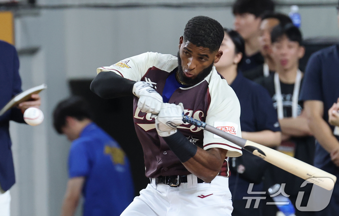 (대전=뉴스1) 김기태 기자 = 11일 대전 한화생명볼파크에서 열린 KBO 퓨처스 올스타전에서 디아즈가 홈런 레이스에 참가하고 있다. 2025.7.11/뉴스1