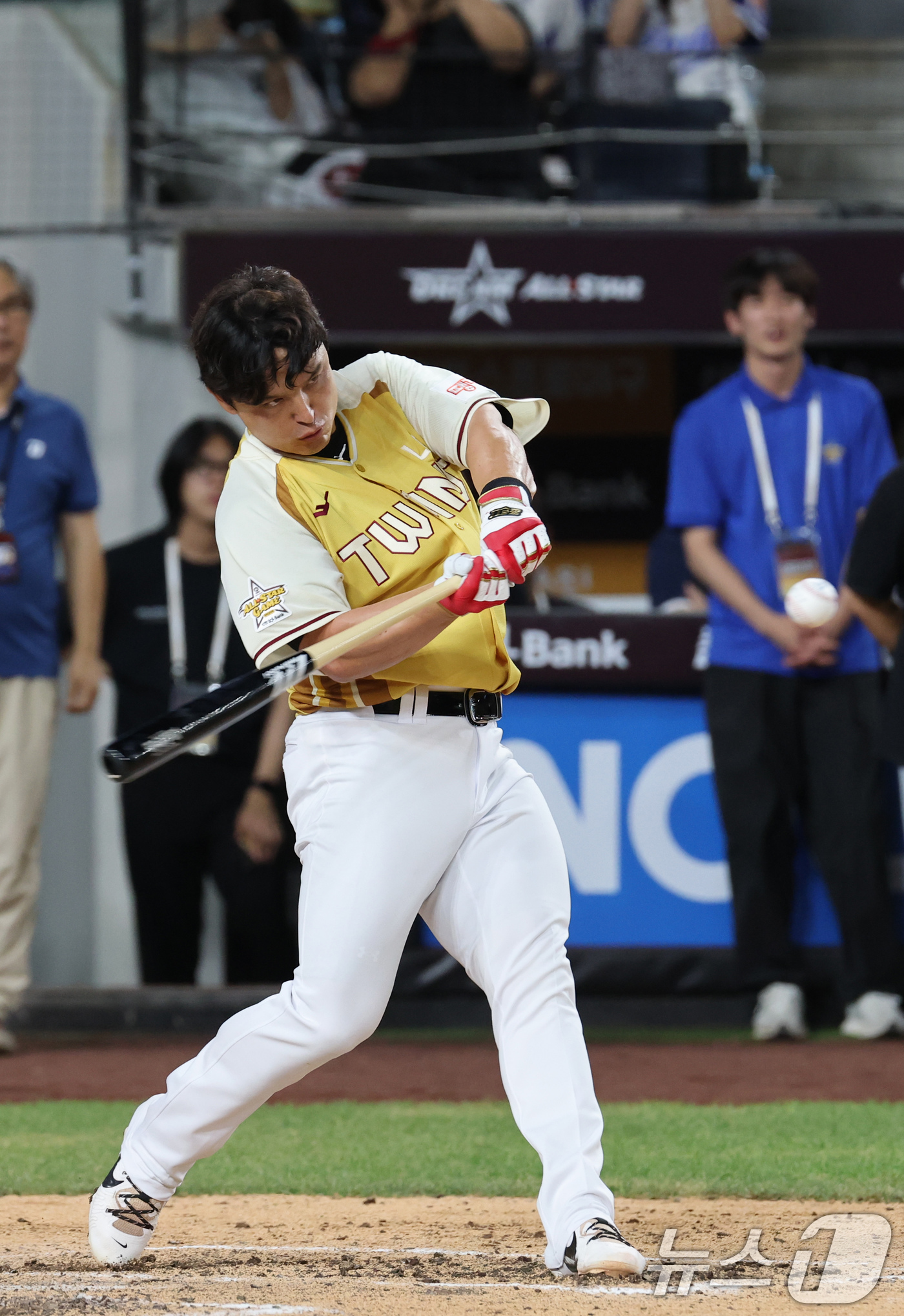 (대전=뉴스1) 김기태 기자 = 11일 대전 한화생명볼파크에서 열린 KBO 퓨처스 올스타전에서 박동원이 홈런 레이스에 참가하고 있다. 2025.7.11/뉴스1