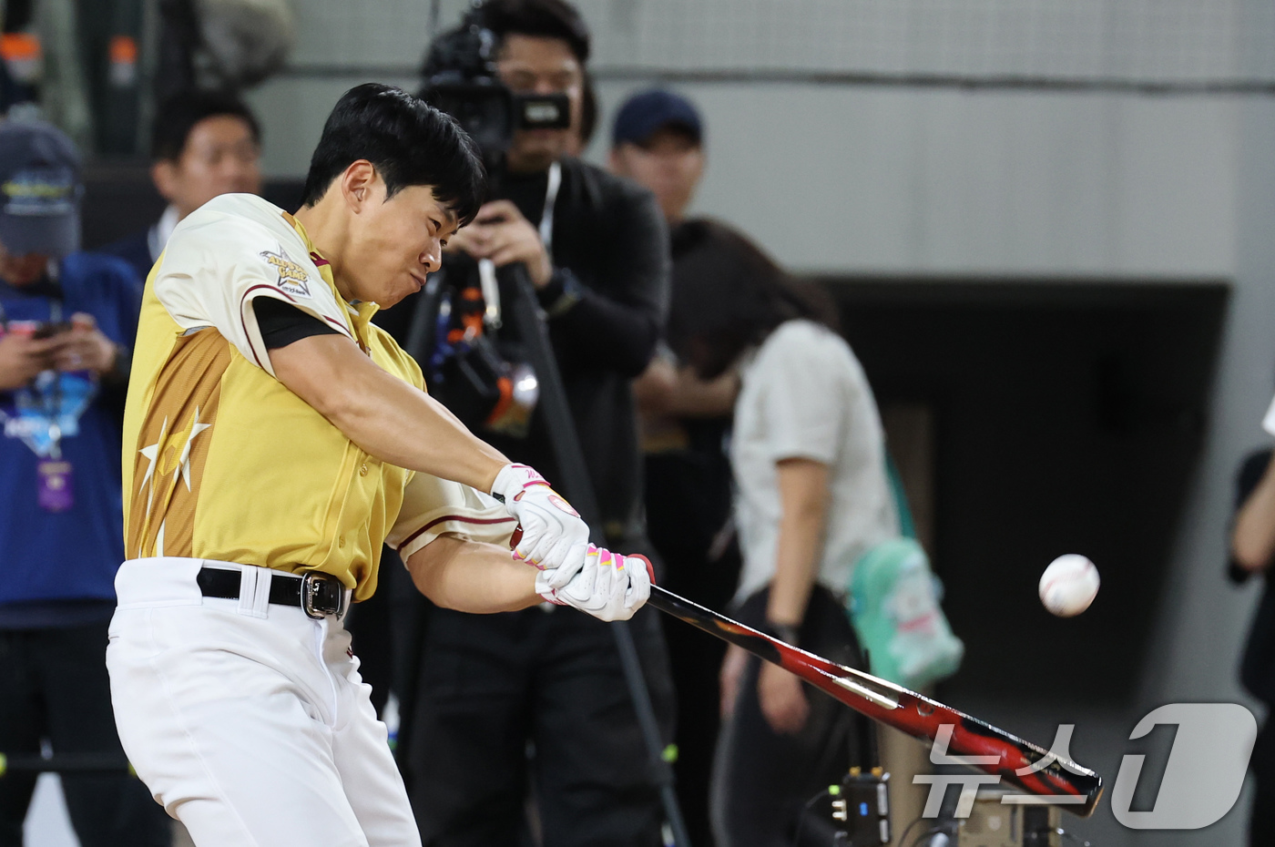 (대전=뉴스1) 김기태 기자 = 11일 대전 한화생명볼파크에서 열린 KBO 퓨처스 올스타전에서 송성문이 홈런 레이스에 참가하고 있다. 2025.7.11/뉴스1