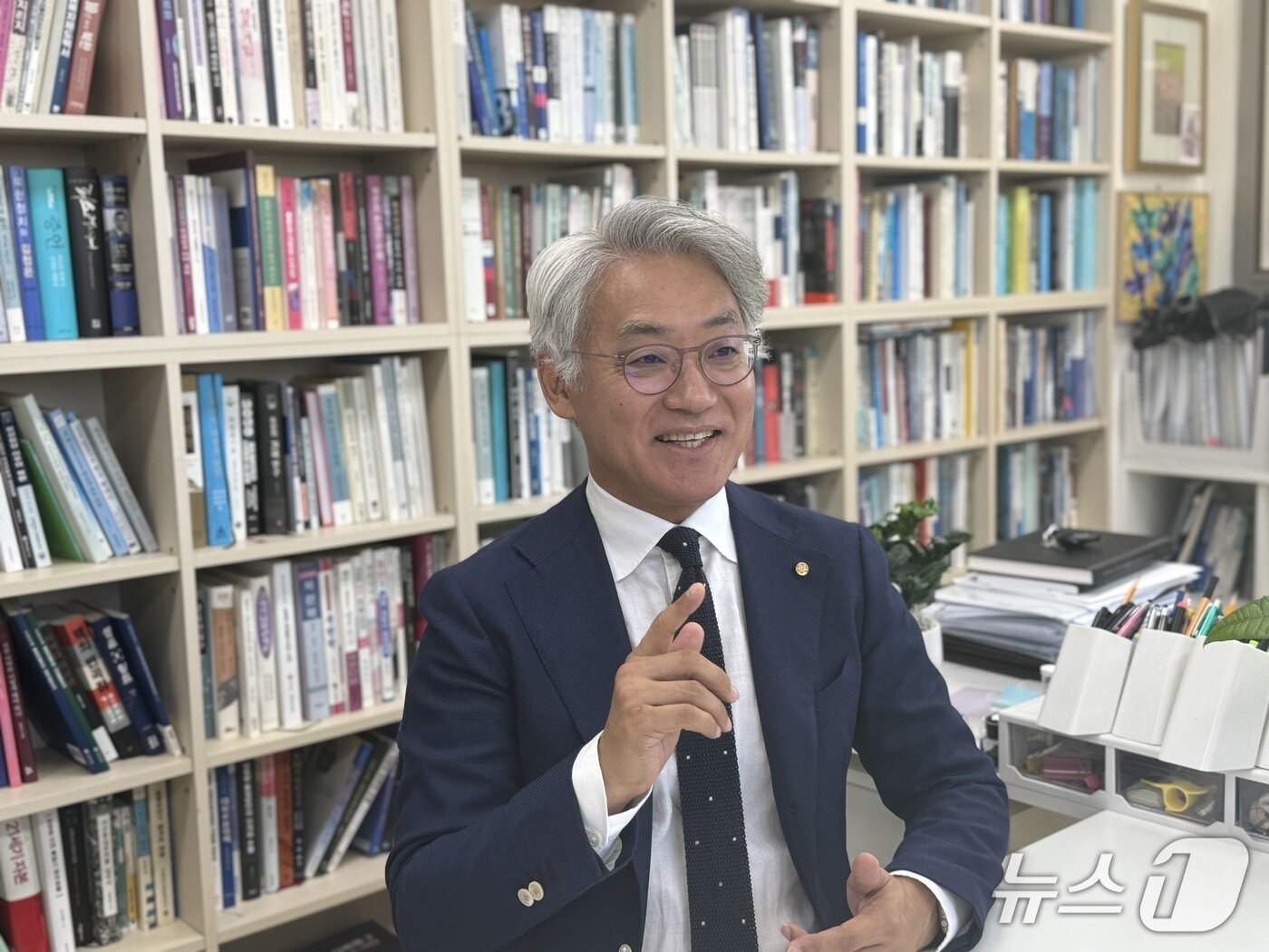 본문 이미지 - 김동엽 북한대학원대학교 교수가 서울 종로구 북한대학원대학교에서 뉴스1과 인터뷰를 하고 있다.2025.7.12/뉴스1 ⓒ News1 최소망 기자