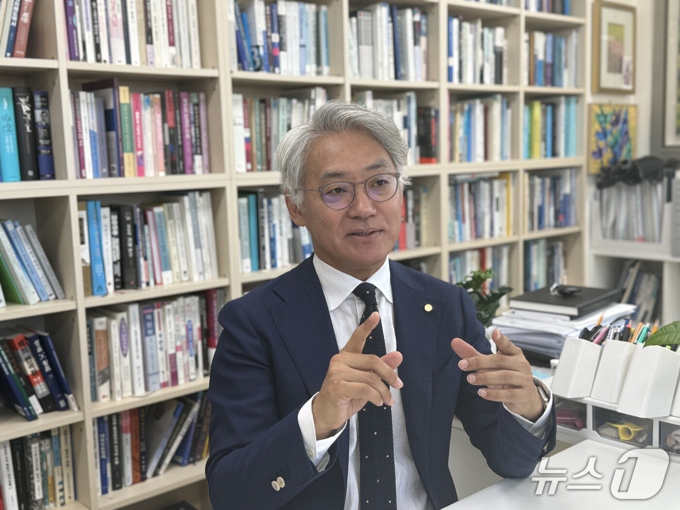 본문 이미지 - 김동엽 북한대학원대학교 교수가 서울 종로구 북한대학원대학교에서 뉴스1과 인터뷰를 하고 있다. 2025.7.12/뉴스1 ⓒ News1 최소망 기자
