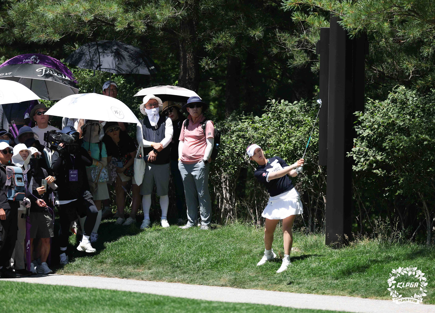 (서울=뉴스1) 이동해 기자 = 박현경이 12일 강원도 정선군에 위치한 하이원 컨트리클럽에서 열린 '하이원리조트 여자오픈 2025' 3라운드 2번홀에서 트러블샷을 하고 있다. (K …