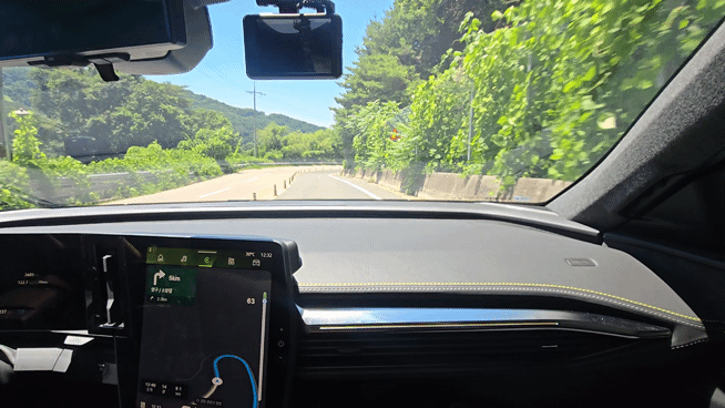 본문 이미지 - 10일 강원 춘천 가락재 고갯길을 르노코리아의 준중형 전기 스포츠유틸리티차&#40;SUV&#41; &#39;세닉 E-테크&#40;tech&#41; 100% 일렉트릭&#39;을 타고 주행하는 모습. 2025.07.10/뉴스1 김성식 기자