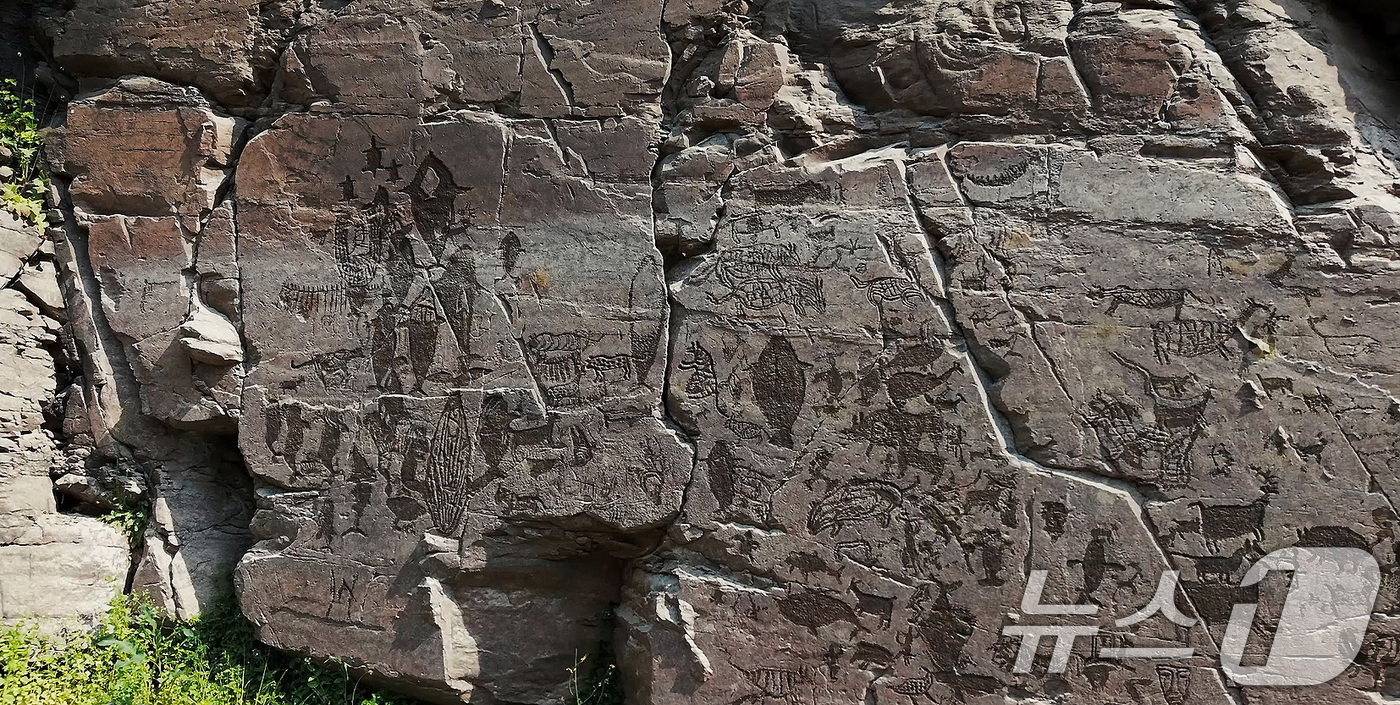 (서울=뉴스1) = 12일(한국시간) 제47차 유네스코 세계유산위원회에서 선사시대 생활문화를 엿볼 수 있는 바위그림인 '반구천의 암각화'를 세계유산 목록에 등재하기로 결정했다. ' …