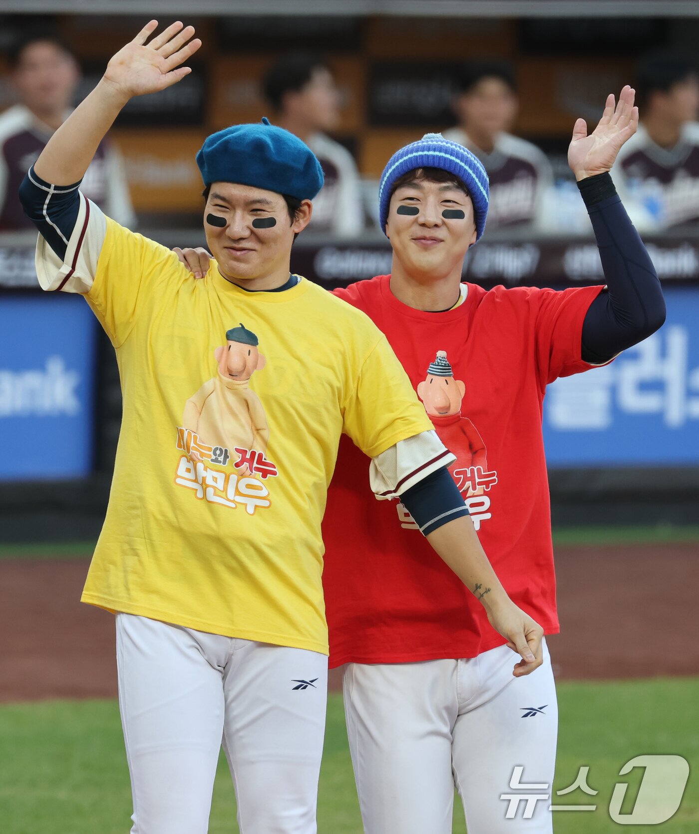 본문 이미지 - 12일 오후 대전 한화생명볼파크에서 열린 &#39;2025 신한 SOL Bank KBO 올스타전&#39;에서 박건우와 박민우가 퍼포먼스를 선보이고 있다. 2025.7.12/뉴스1 ⓒ News1 김기태 기자