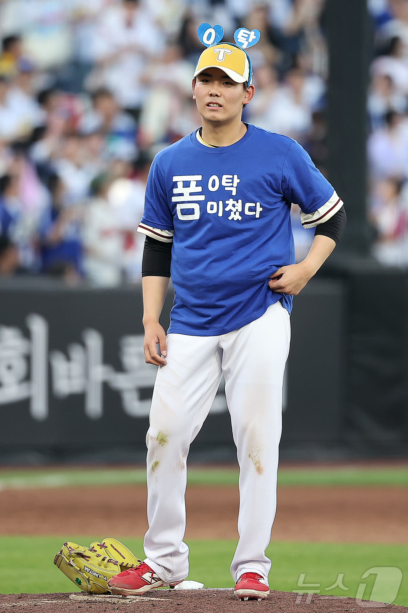 (대전=뉴스1) 김진환 기자 = 12일 대전 한화생명 볼파크에서 열린 ‘2025 신한 SOL뱅크 KBO 올스타전’에서 KIA 성영탁이 퍼포먼스를 하고 있다. 2025.7.12/뉴스 …