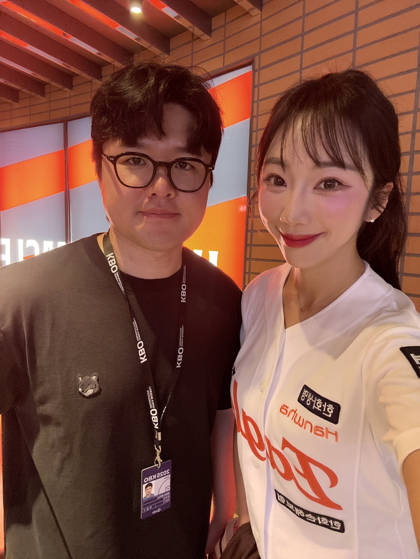 본문 이미지 - SSG 박슬기 파트너&#40;왼쪽&#41;와 이미래 치어리더.&#40;박슬기 파트너 제공&#41;