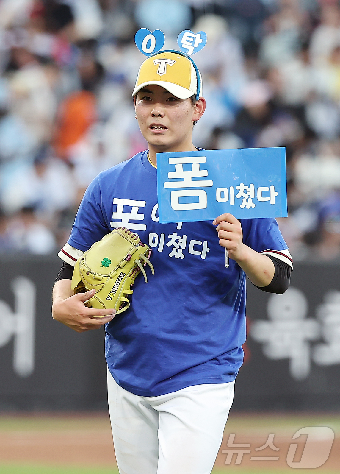 (대전=뉴스1) 김진환 기자 = 12일 대전 한화생명 볼파크에서 열린 ‘2025 신한 SOL뱅크 KBO 올스타전’에서 KIA 성영탁이 퍼포먼스를 펼치고 있다. 2025.7.12/뉴 …