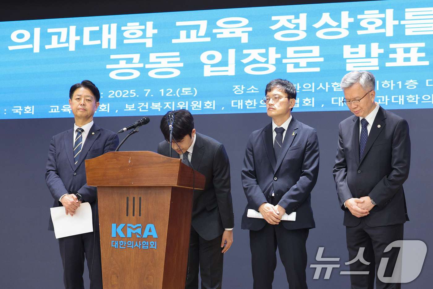 (서울=뉴스1) 신웅수 기자 = 이선우 대한의과대학·의학전문대학원학생회 비상대책위원장이 12일 오후 서울 용산구 대한의사협회에서 의과대학 교육 정상화를 위한 공동 성명서를 발표한 …