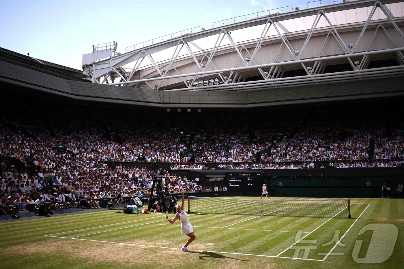 본문 이미지 - 이가 시비옹테크가 12일(현지시간) 열린 윔블던 테니스 대회 여자단식에서 우승했다. ⓒ AFP=뉴스1